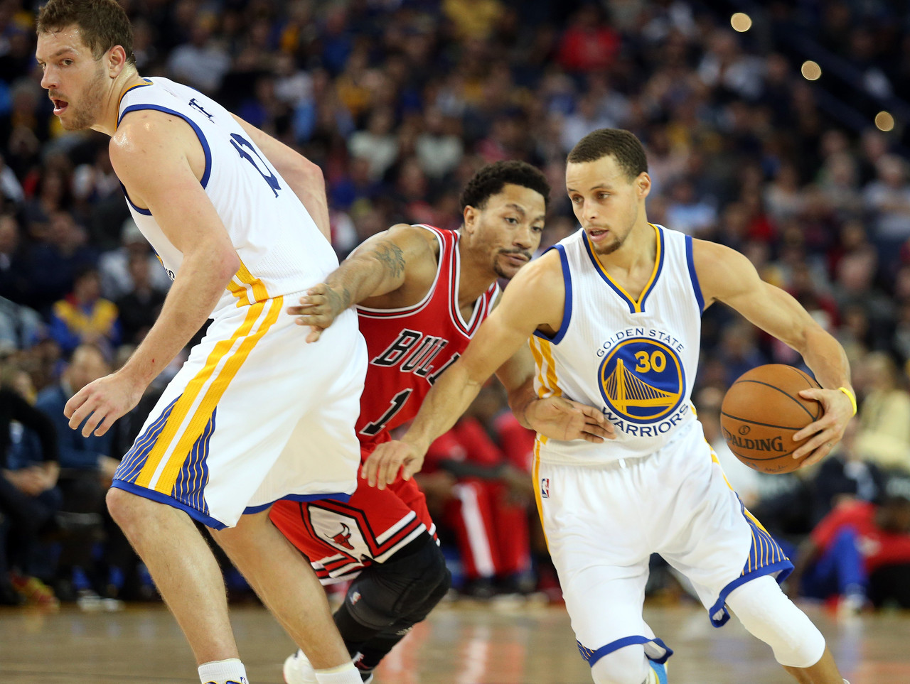 v站体育-蒂格：罗斯比库里难防 罗斯看你一眼然后一个加速变向就到篮下了