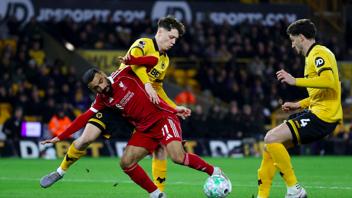 v站体育-2-1神剧情 超级冷门诞生:全场仅4射 垫底队94分钟绝杀10.4亿豪门|利物浦|狼队|射门|阿斯顿维拉|西汉姆联_新浪体育_新浪新闻